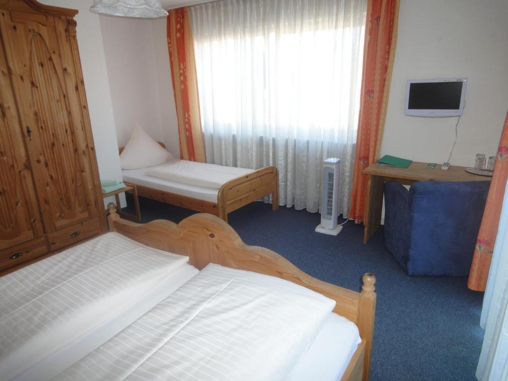 Gasthaus Hirsch Hotel Baden-Baden Bilik gambar
