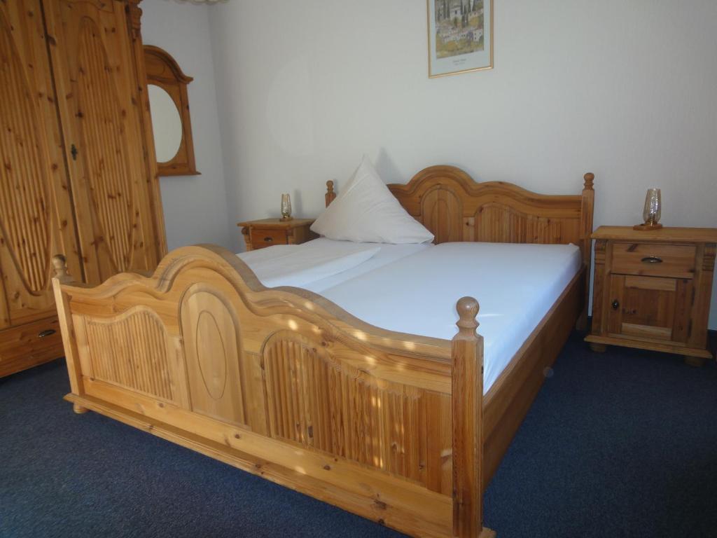Gasthaus Hirsch Hotel Baden-Baden Bilik gambar